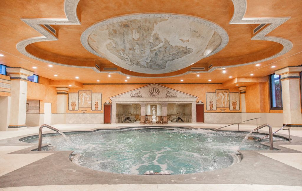 A Villa Quaranta Wine Hotel e Spa è possibile trascorrere un magnifico soggiorno invernale tra i piaceri termali, i sapori ed i vini della Valpolicella