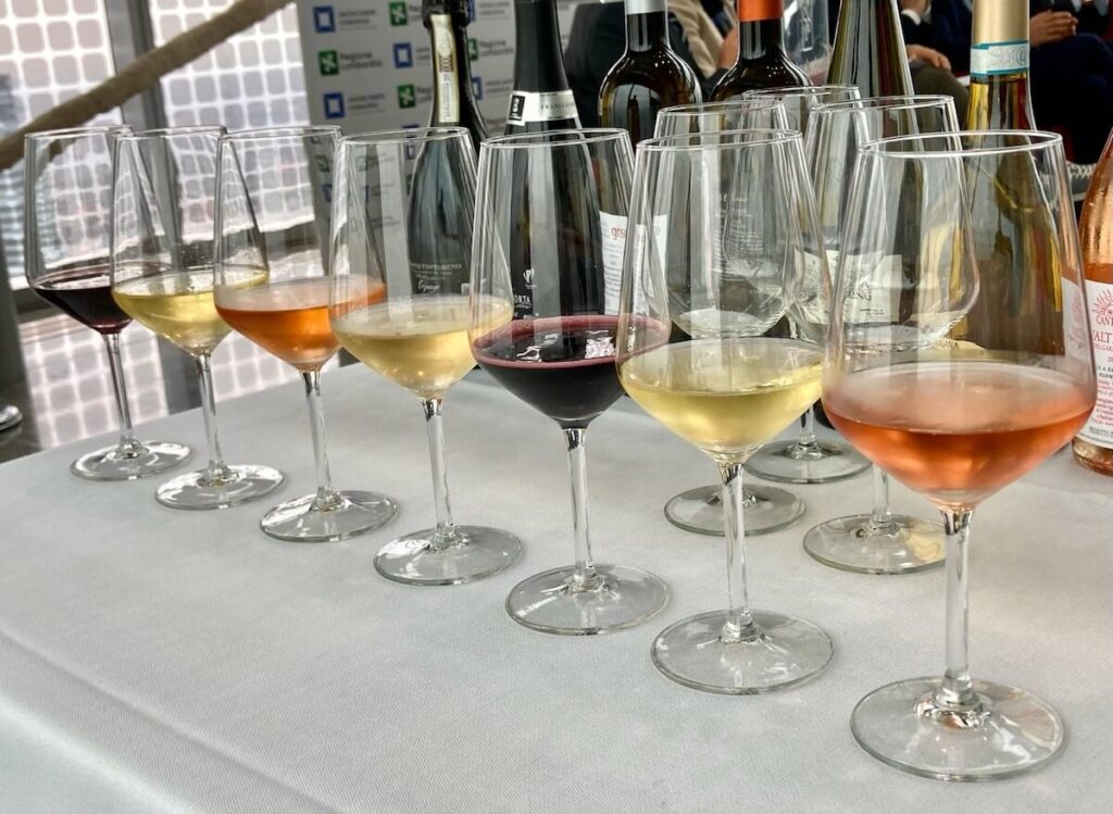 Tutti i numeri del vino in Regione Lombardia: appuntamento con Ascovilo e i consorzi a Veronafiere dal 14 al 17 aprile per Vinitaly 2024.
