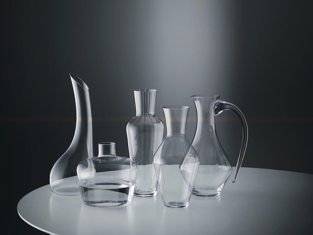 Riedel Fatto a Mano: the new decanter with crystal handle, a tribute to the beauty of glass, refinement of handcrafting, modern technology
