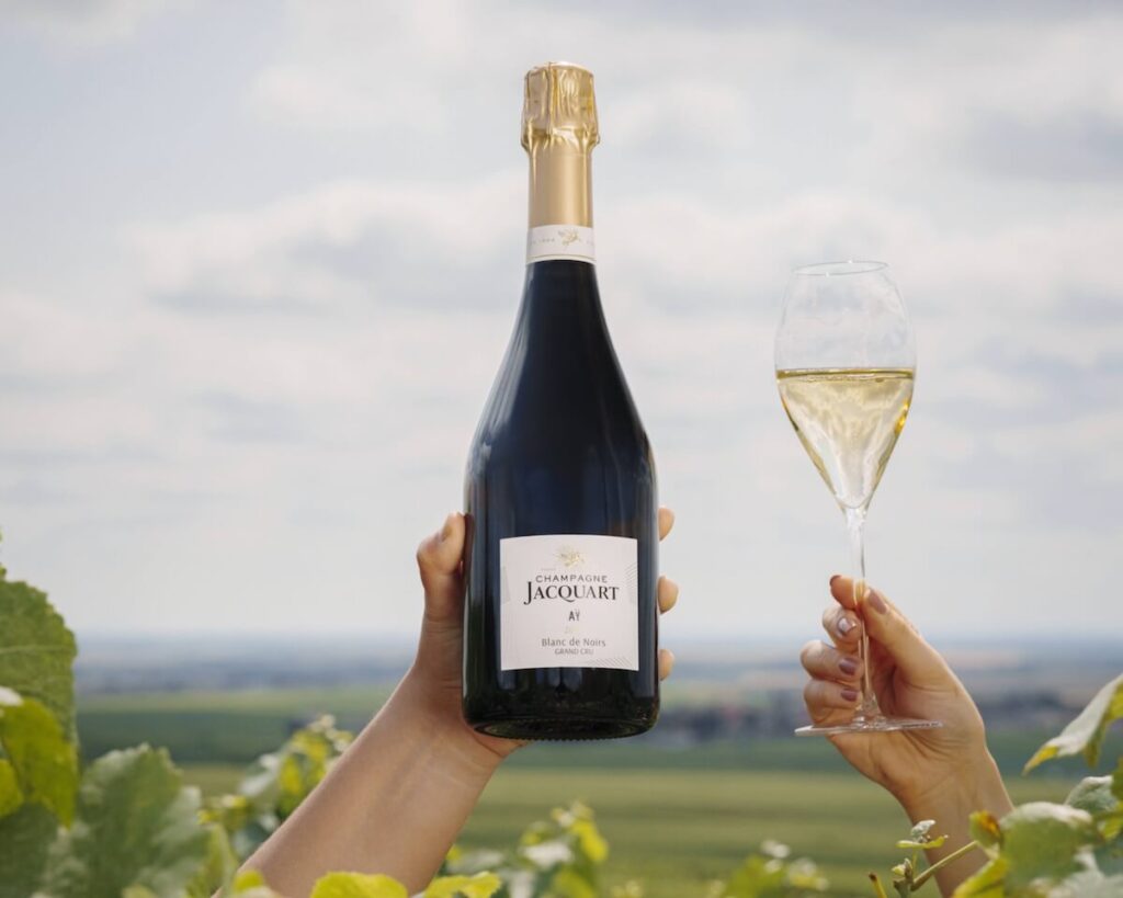 Immerse yourself in the world of Champagne. Explore its aromas, flavors, and views of the Reims hills. Maison Jacquart Ateliers Mosaïque