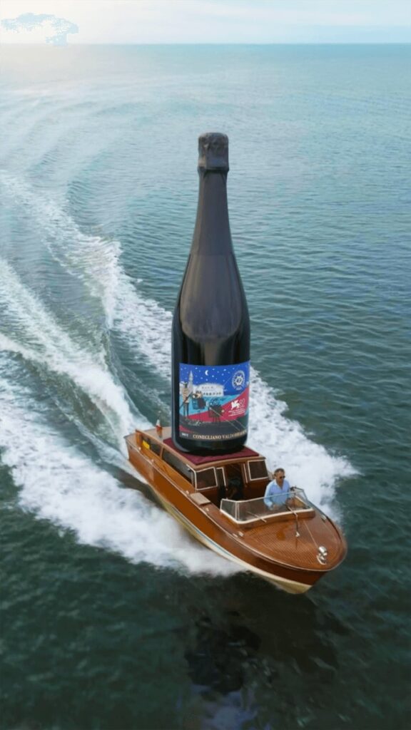 Experience Conegliano Valdobbiadene Prosecco DOCG in augmented reality at the Venice Film Festival: take, create, and share unique photos.