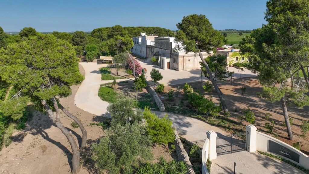 Tommasi Family Estates consolidates its presence in Puglia, expanding the Masseria Surani project with Tenuta Eméra and Cantina Moros
