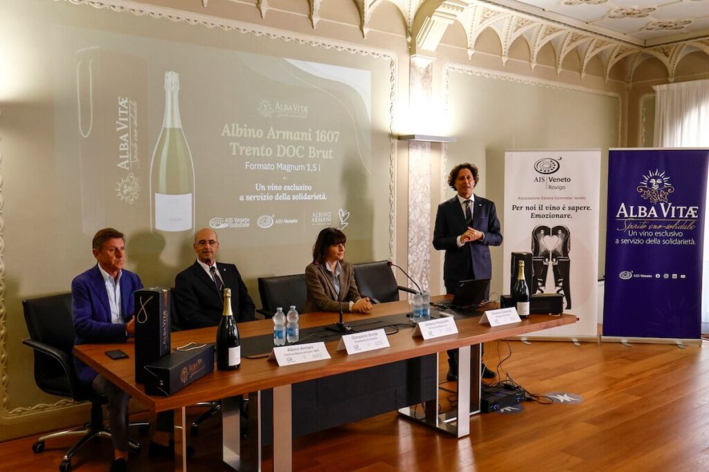 AIS Veneto lancia Alba Vitæ 2025 con il Trento Doc Albino Armani: 400 magnum per sostenere l’associazione “Gli Occhi di Bea” a Rovigo.