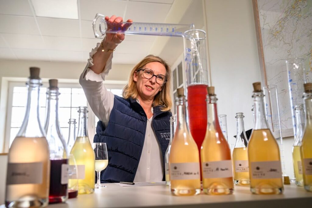 Un rendez-vous attorno a un calice di Champagne Deutz con la cheffe de cave della Maison di Ay, Caroline Latrive.
