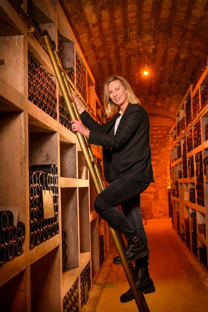 Un rendez-vous attorno a un calice di Champagne Deutz con la cheffe de cave della Maison di Ay, Caroline Latrive.