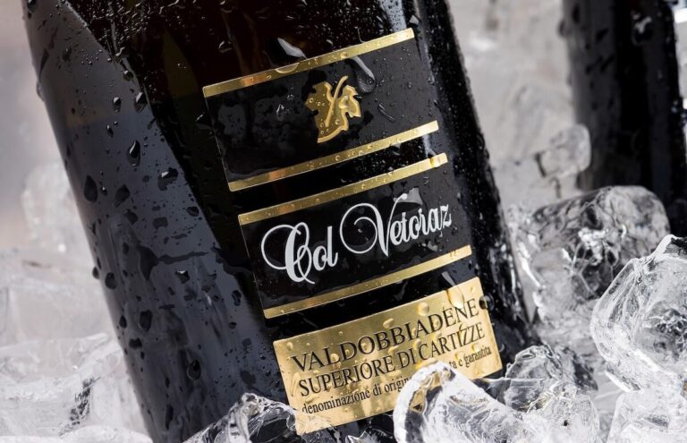 A Col Vetoraz Christmas: Elegance in the Glass