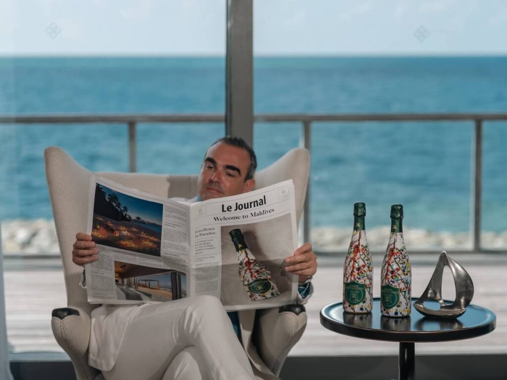 Comte de Montaigne celebrates its partnership with The St. Regis Maldives with limited-edition cuvées: an artistic design inspired by corals.
