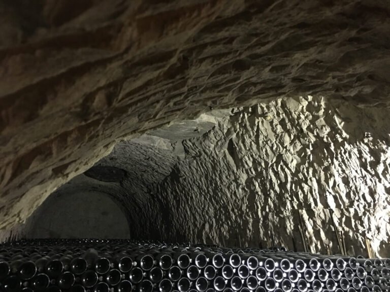 Champagne Shipments Continue to Decline in 2025: 266 Million Bottles Across France and Export Markets
