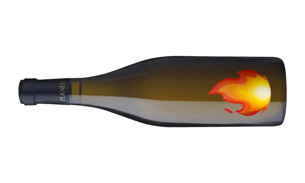 “On Fire” a special edition of Planeta 's Chardonnay for the 30th harvest: art, terroir, and sustainability in a project by Claire Fontaine.