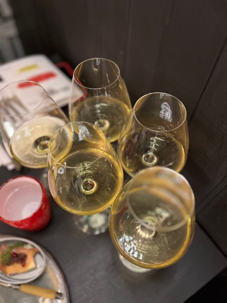 Pasqua Vini debuts the fifth edition of Hey French, the multivintage white that blends innovation, precision and contemporary style.