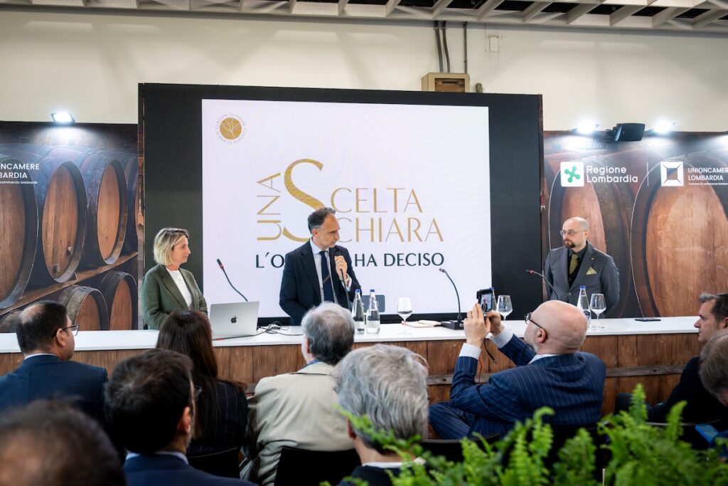 At Vinitaly 2026 arrive the first bottles of Classese, Oltrepò Pavese’s metodo classico: Pinot Noir, DOCG and stricter rules.