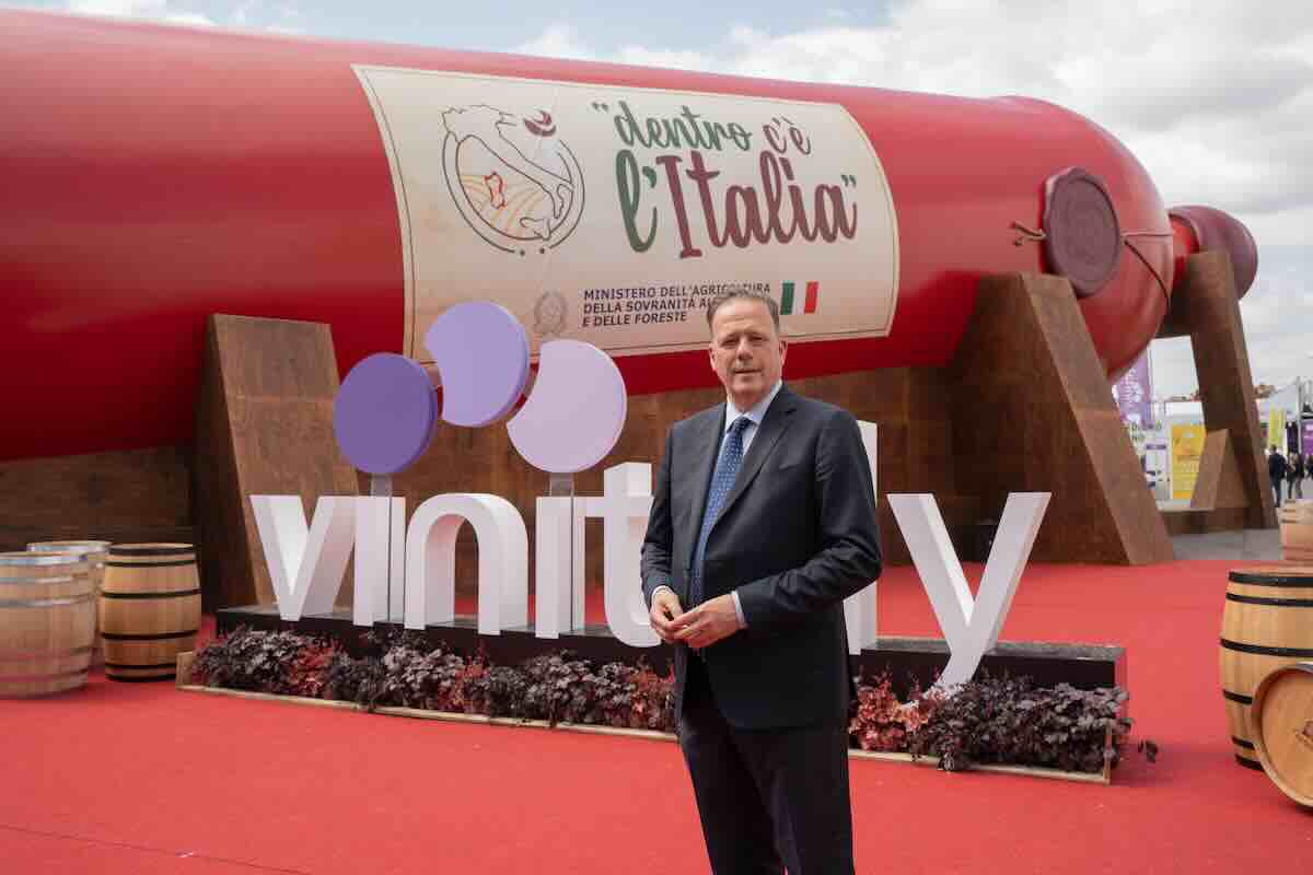 Vinitaly 2026 recorded 90,000 visitors, with attendees arriving from 135 countries. More than 1,000 top buyers were present.