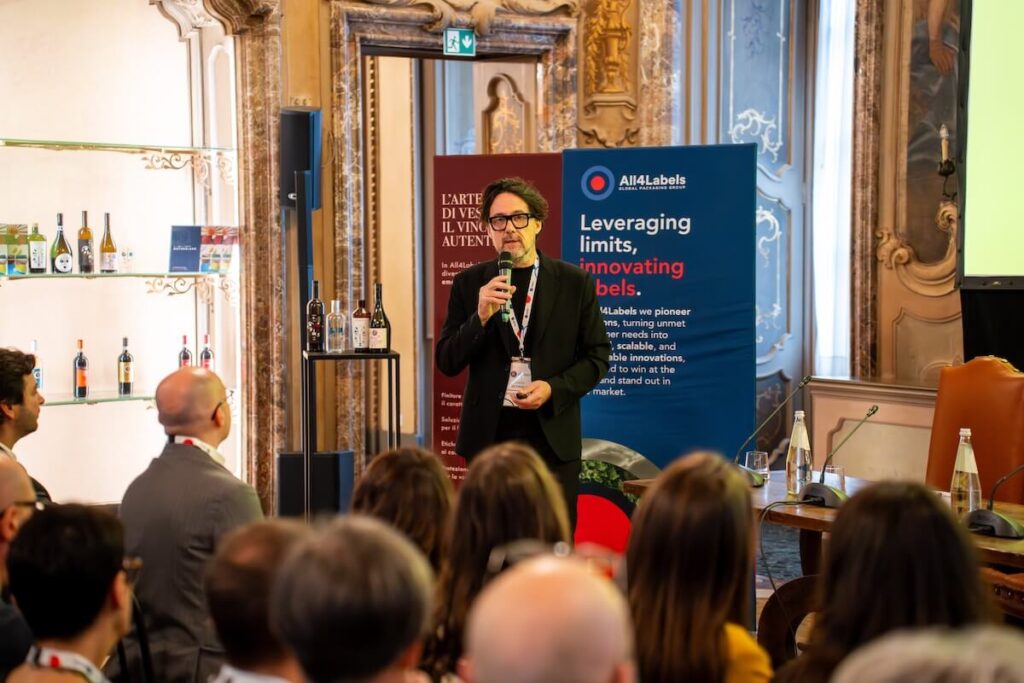 Quando l’etichetta diventa strategia: la centralità del packaging nel vino e cosa abbiamo imparato all’Innovation Day Milano di All4Labels