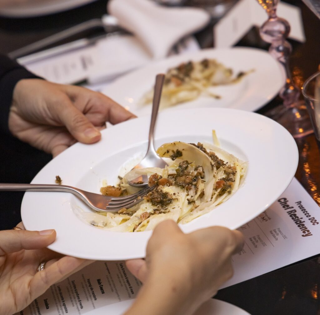Il Consorzio Prosecco DOC e Tuorlo lanciano quattro residenze culinarie internazionali tra giugno e ottobre 2026.