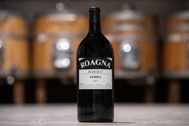 Barolo Serra 2021 è la nuova espressione Roagna dalla storica MGA di Serralunga d’Alba, disponibile da ottobre 2026.
