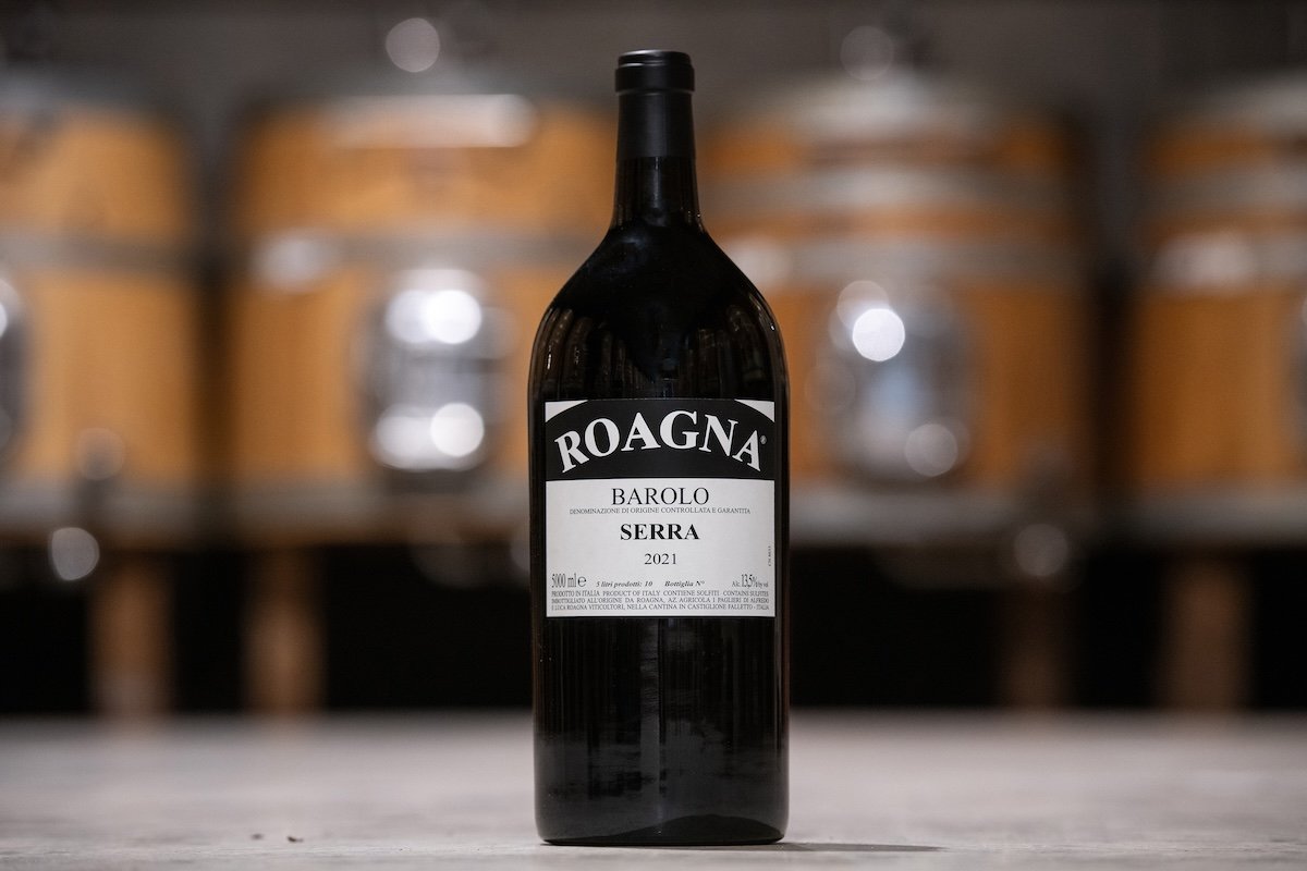 Barolo Serra 2021 è la nuova espressione Roagna dalla storica MGA di Serralunga d’Alba, disponibile da ottobre 2026.