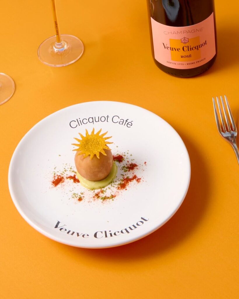 Veuve Clicquot accende Milano Design Week alla Mediateca Santa Teresa con “Chasing the Sun” tra design e Champagne