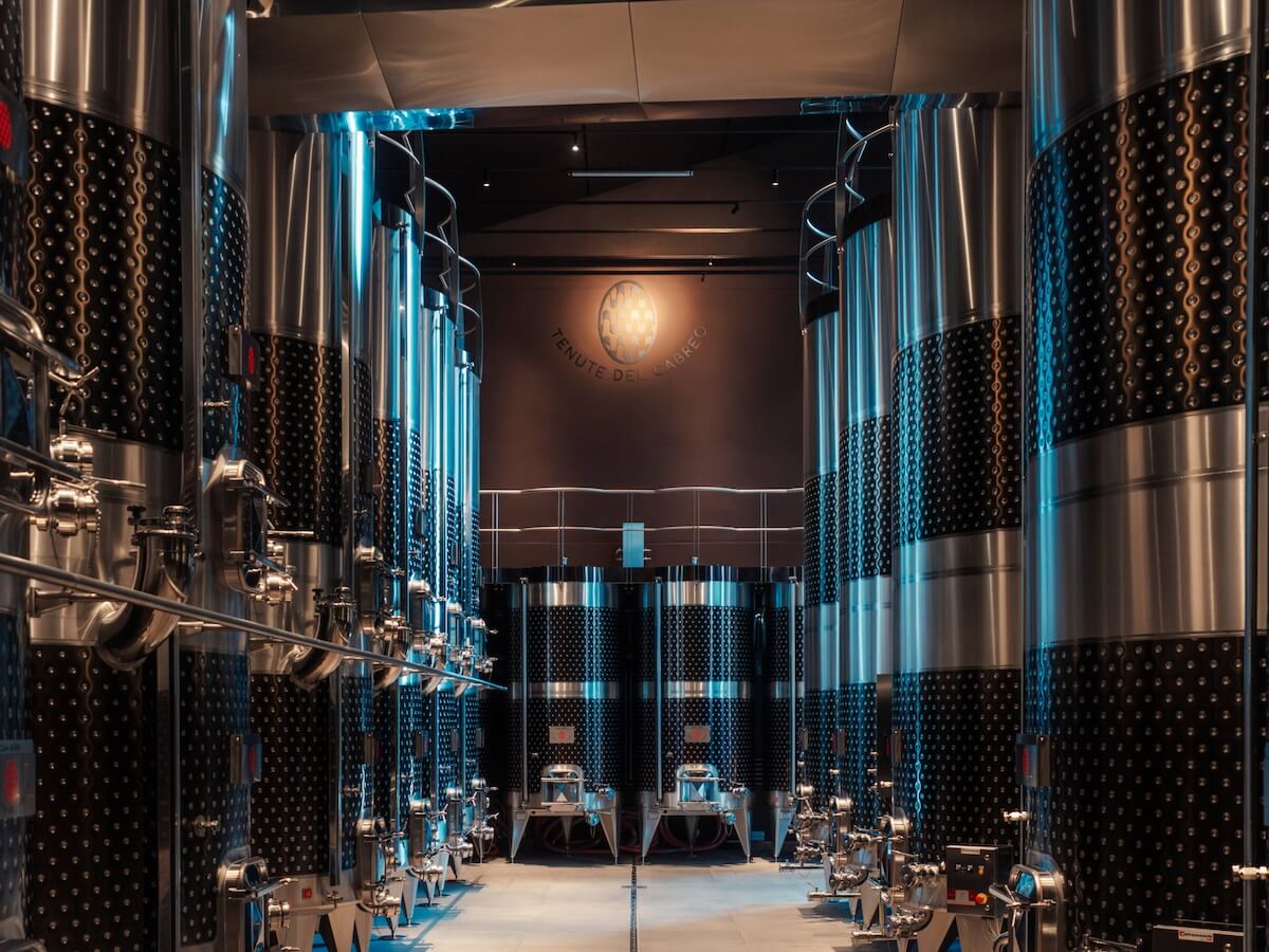 The new Cabreo Winery opens in Greve in Chianti: a €7‑million project by Ambrogio e Giovanni Folonari Tenute.