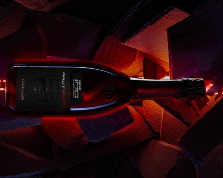 Contadi Castaldi toasts Ducati’s Centenary with the Brut Race Franciacorta, symbol of their long‑standing partnership.