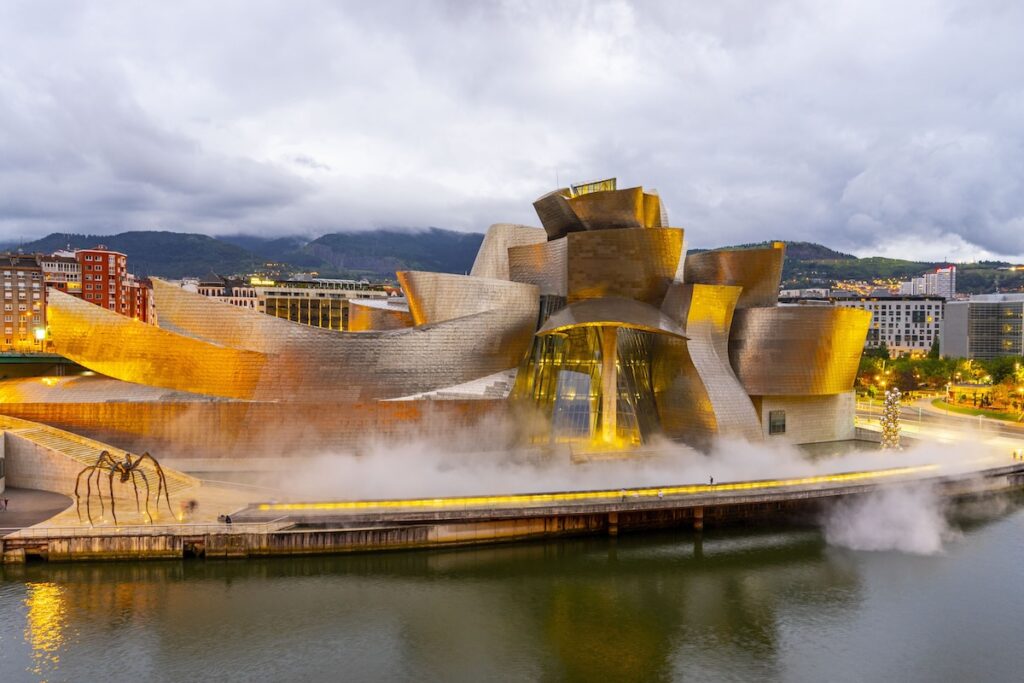 Tilda Swinton porta in scena “House of Gestures”, performance ispirata da Dom Pérignon il 5 e 6 giugno al Guggenheim Bilbao.