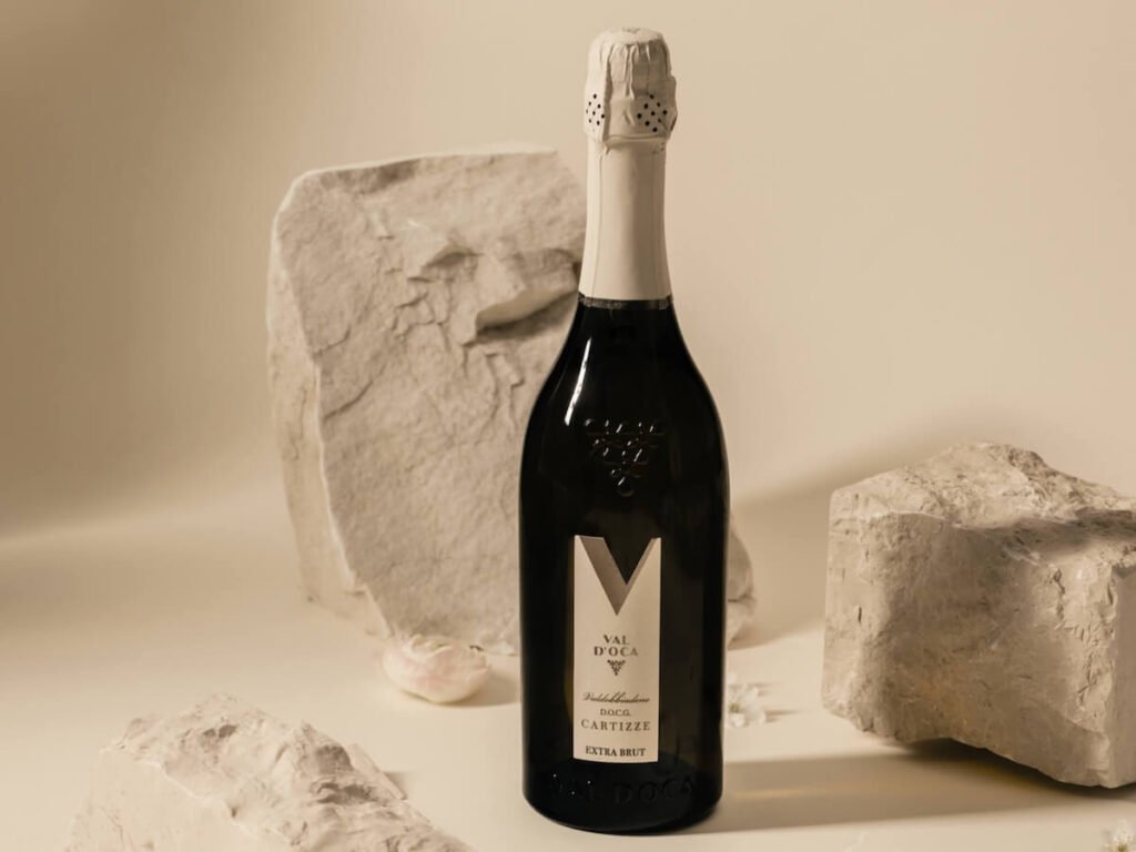 A collaboration that strengthens Val d’Oca’s premium positioning with the new Cartizze Extra Brut and the alliance with Champagne Encry.