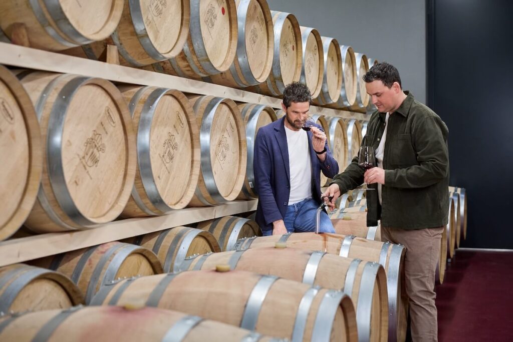 Abbazia di Novacella presenta i cru Stiftsgarten e Oberhof: Sylvaner e Pinot Nero riserva che valorizzano vigne storiche dell’Alto Adige.