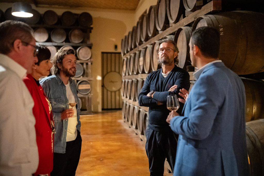 Karmis compie 30 anni: Contini festeggia a Cabras con due eventi, Carlo Cracco e una magnum celebrativa in edizione limitata.