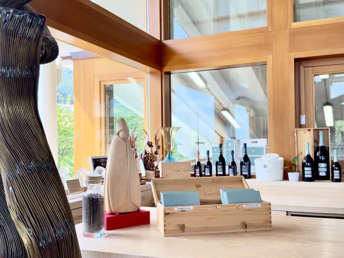 In the heart of Cartizze, art meets wine: Col Vetoraz welcomes the sculptures of Beppino Lorenzet for Terra d’Arte 2026