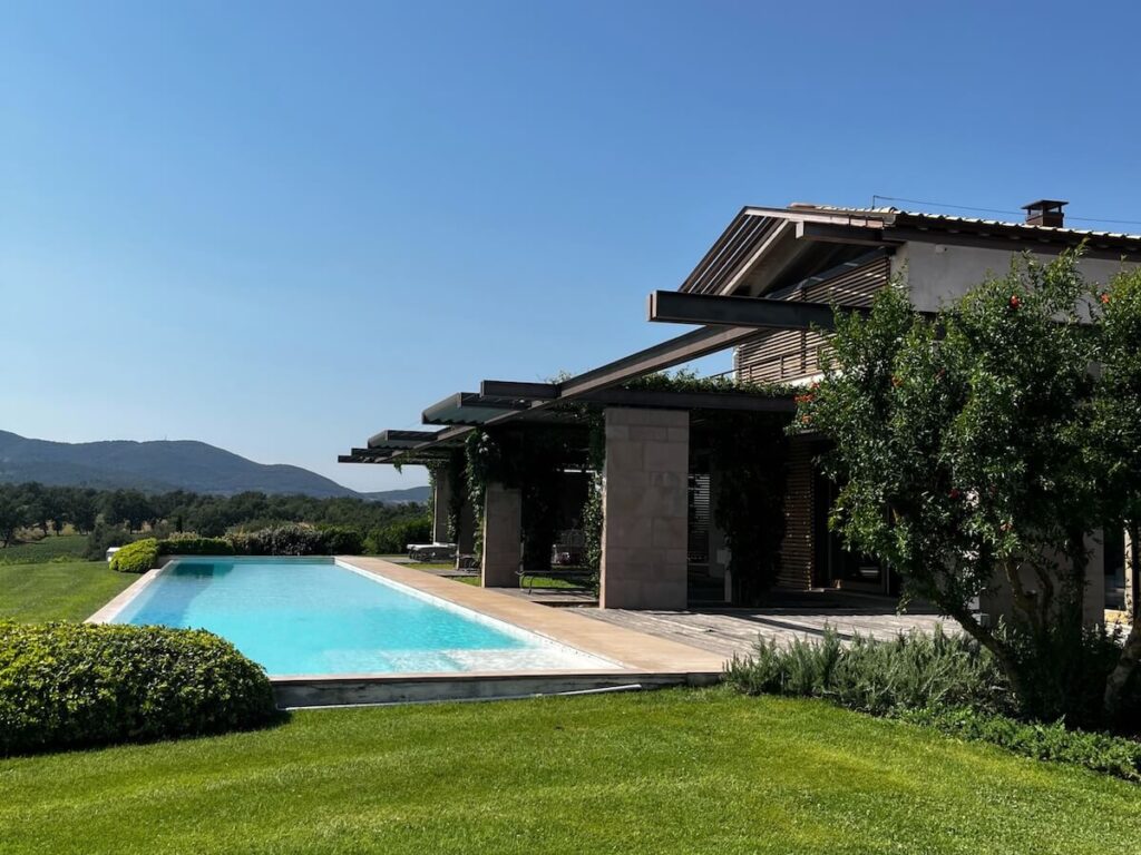 Discover La Faretra, a project in Maremma that brings together humans and nature through five unique labels.