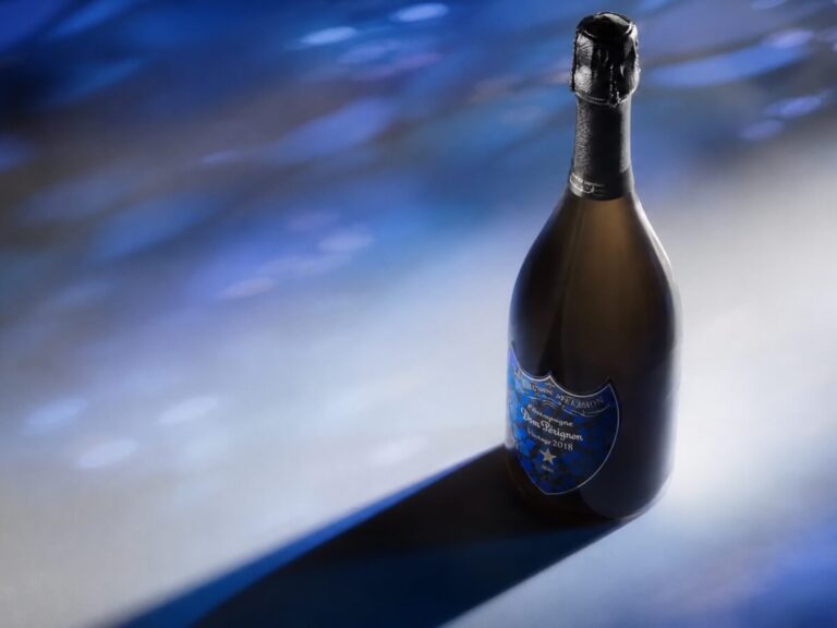 Dom Pérignon unveils its 2026 Limited Edition with Damien Hirst: the kaleidoscope reinterprets Vintage 2018 and Rosé Vintage 2010.